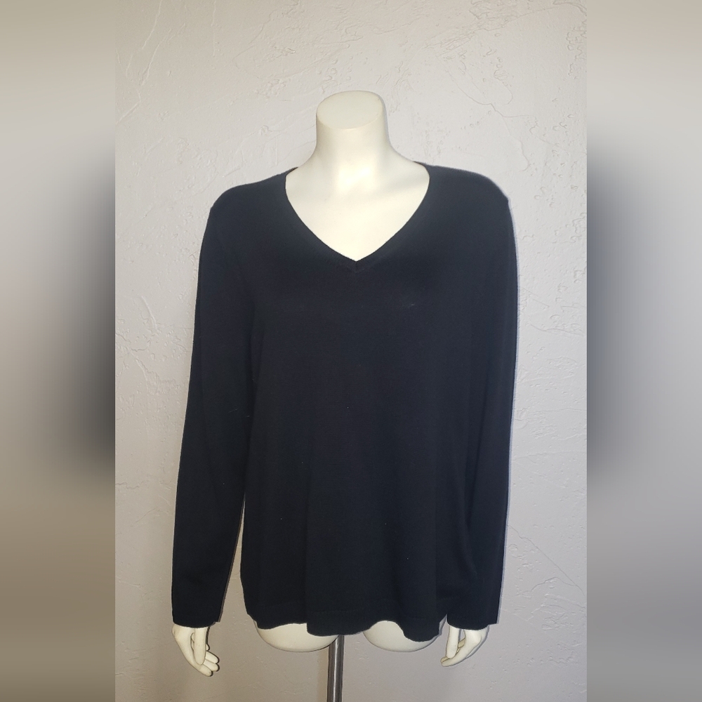 CROFT & BARROW WOMENS BLACK SWEATER